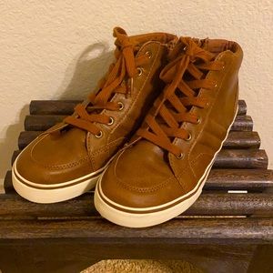 Cat and Jack youth size 5 brown Florian Brown mid tops
